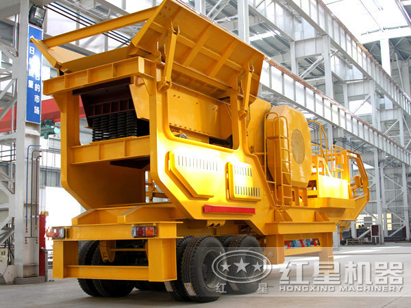 移動(dòng)顎式破碎機(jī)實(shí)拍圖